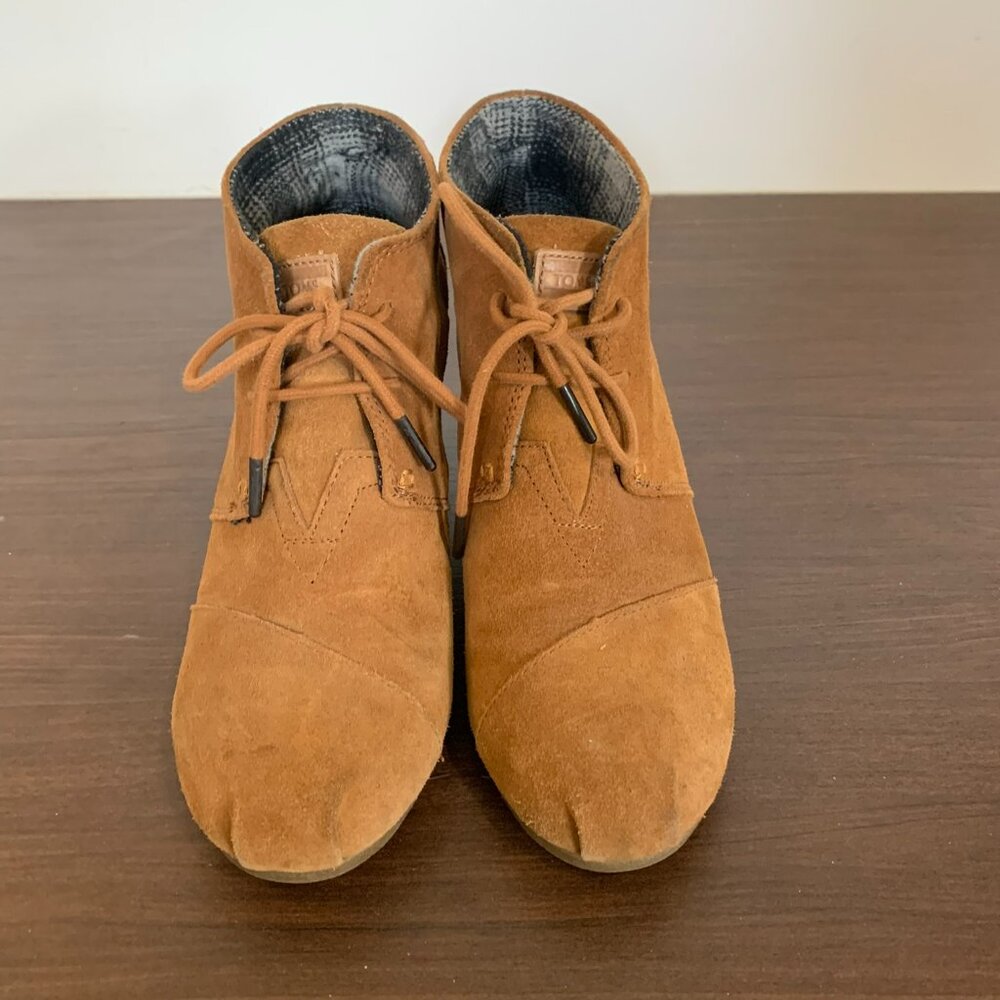 Toms Desert Wedge Suede Camel Lace Up Booties, size 10